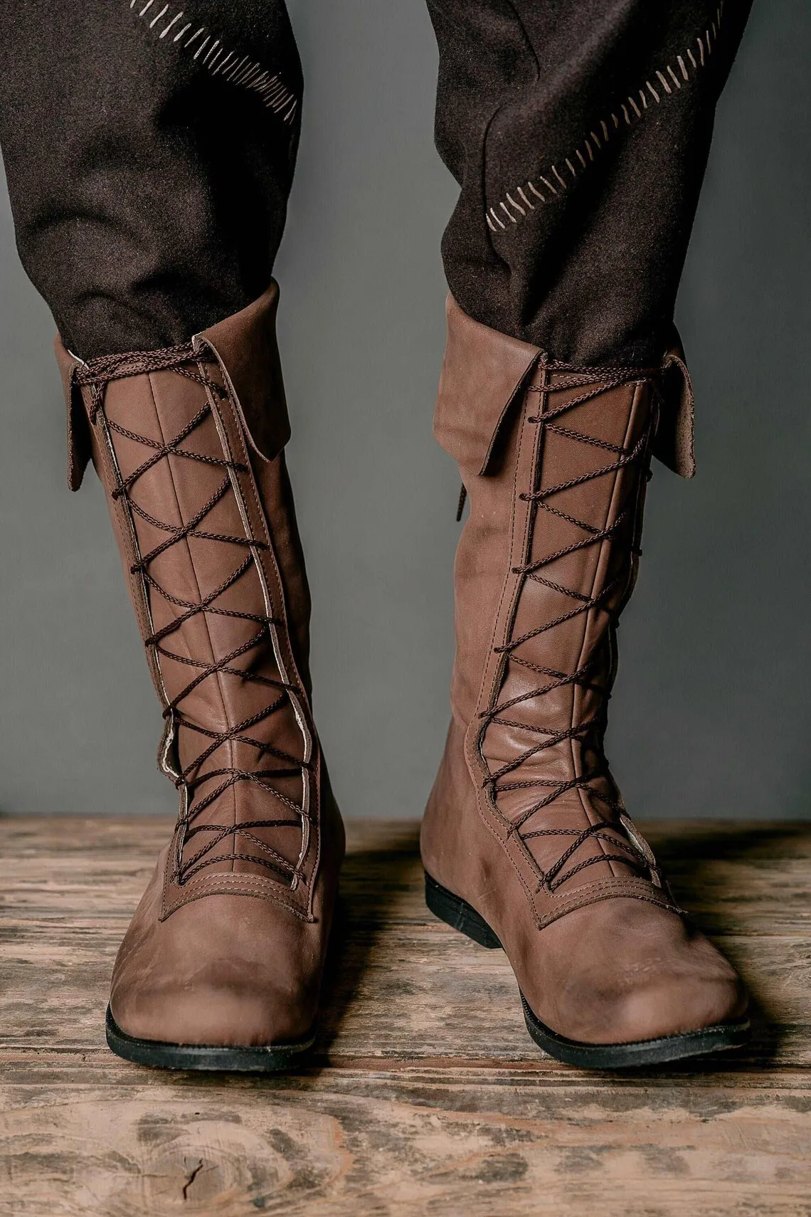 Herren Retro Mittelalterliche Renaissance-Stiefel Ritter Piraten Cosplay Schuhe PU-Leder Flache Halbhohe Stiefel für Halloween Rollenspiel Party Kriegerstiefel – Detail 20