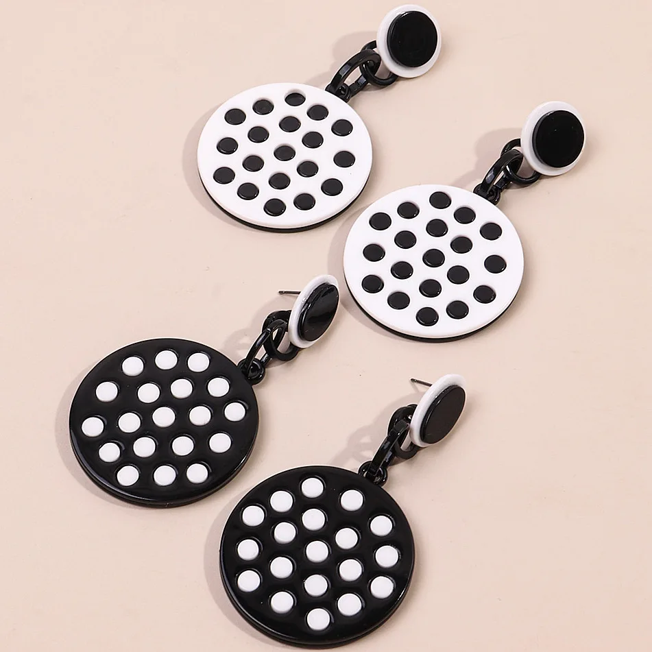 FishSheep Trendy Acrylic Black White Polka Dot Round Drop Earrings for Women Circle Dotted Dangle Earrings Fashion Accessories