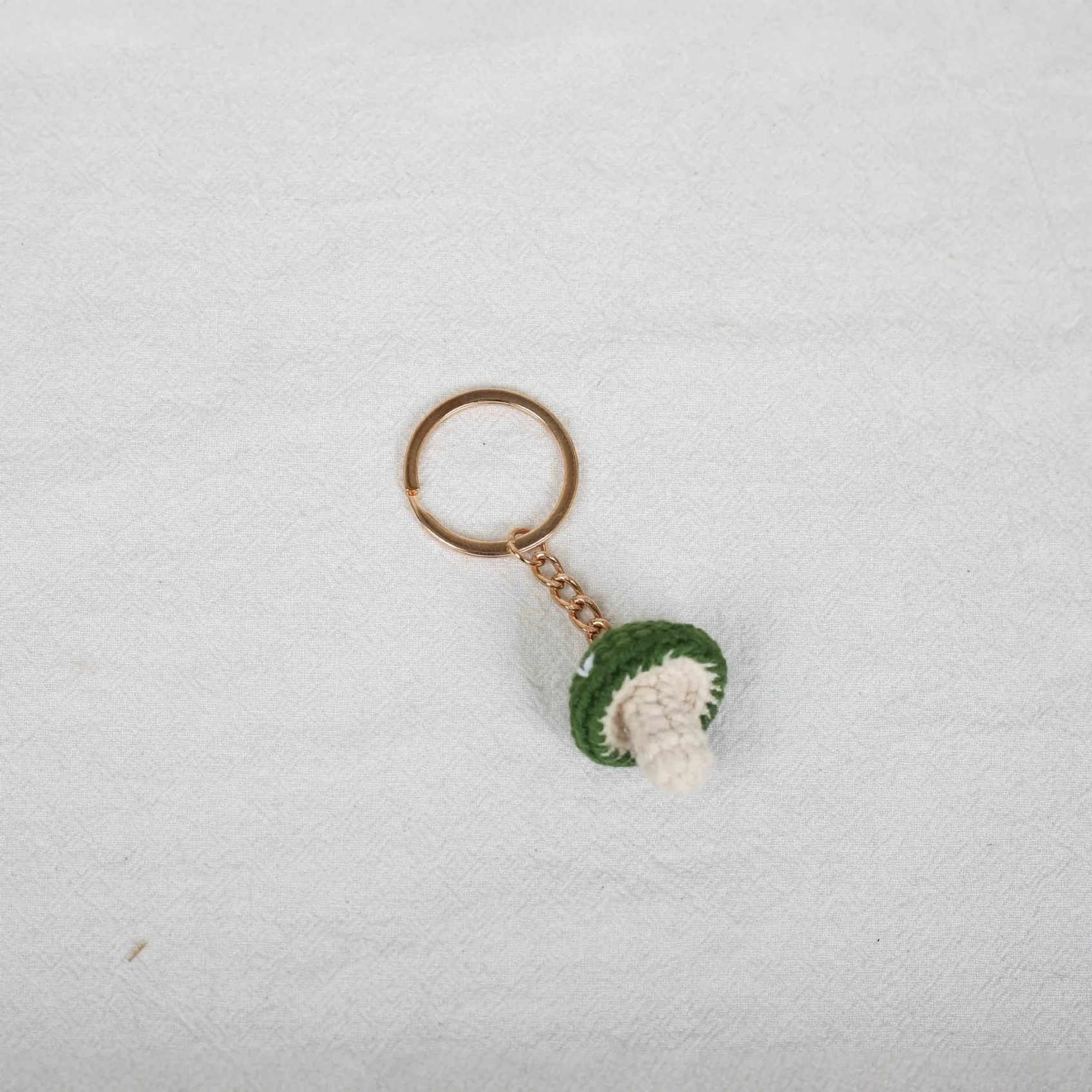 Niedliche gehäkelte Pilze, handgefertigter gewebter Mini-Pilz-Schlüsselanhänger, gestrickter Gemüse-Schlüsselring, Anhänger für Kosmetiktasche – Detail 5