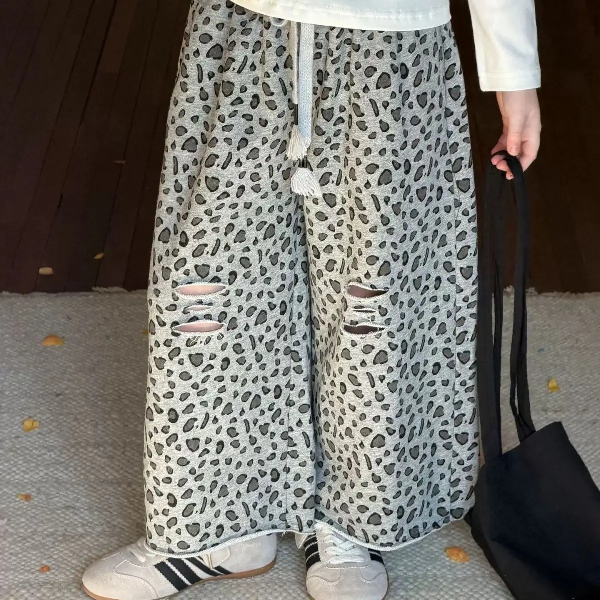 Girls Pants 2026 New Stylish Leopard Sweatpants Baby Girl Fashion Versatile Bestseller Leopard Ripped Wide Leg Pants
