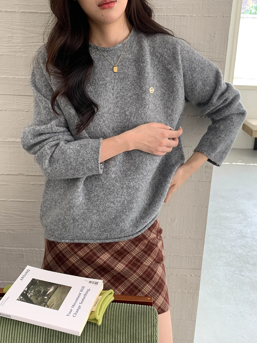 เสื้อสเวตเตอร์ถักแขนยาวลำลองสำหรับผู้หญิง ฤดูใบไม้ร่วง 2025 รุ่นใหม่ ขอบพับ แขนยาว แบบสวม