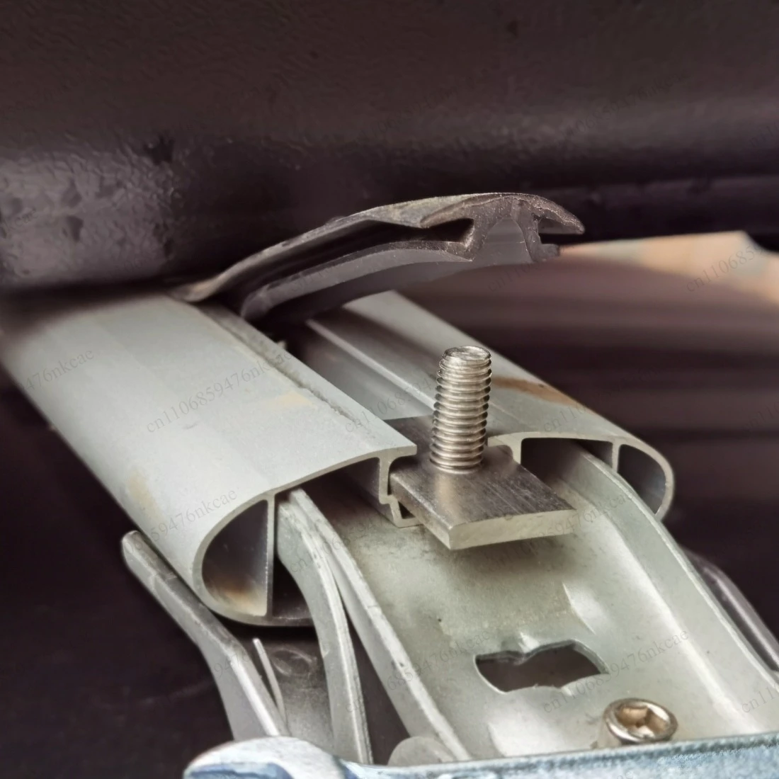 Outdoor car side tent crossbar luggage rack slotted T-shaped screws roof platform expansion ring nut bracket