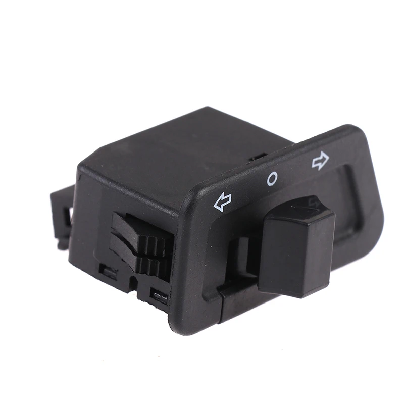 New 3-pin Turn Signal Switch Button for Scooter Moped Go-Kart GY6 125 150 152QMI