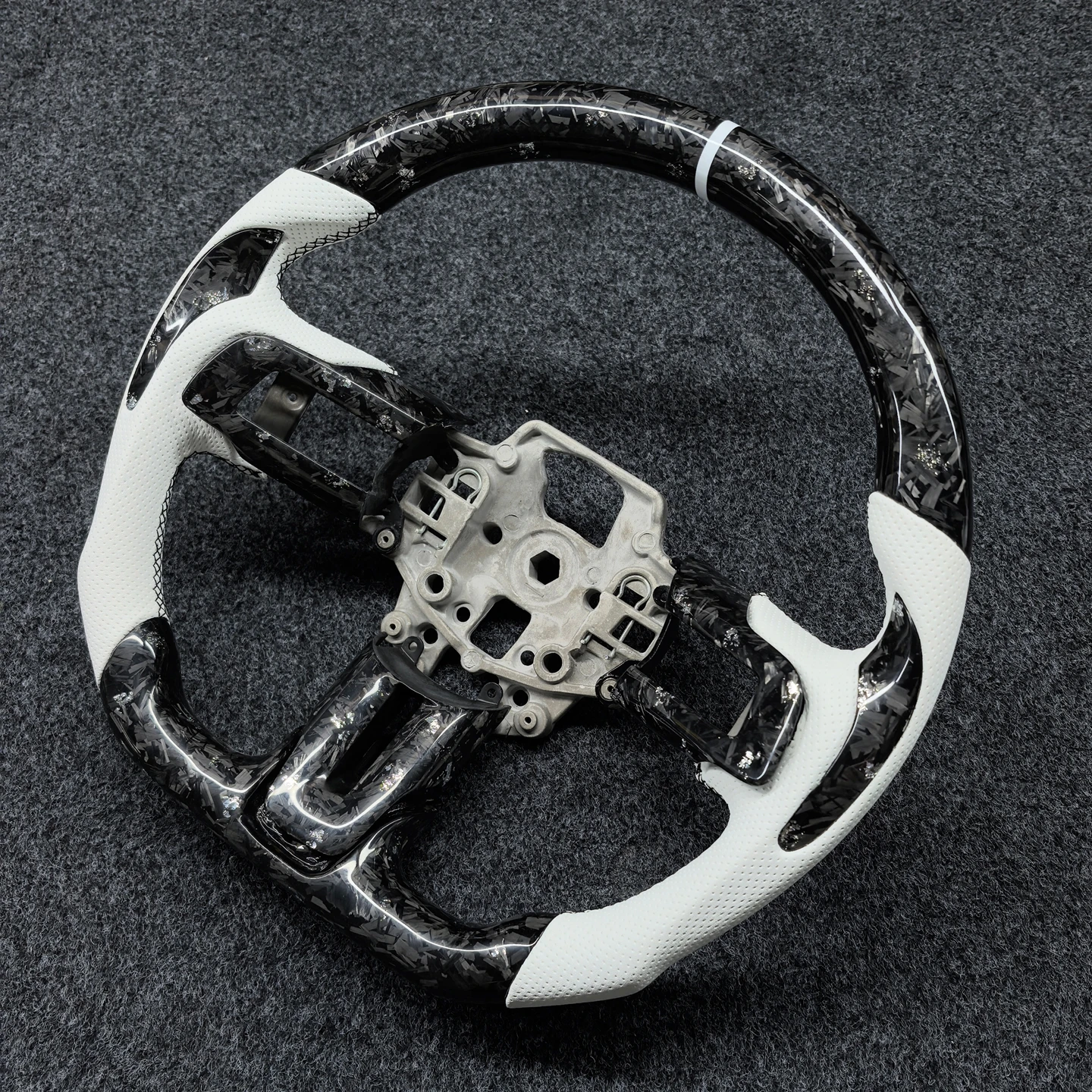 Forged Carbon Fiber Car Steering Wheel for Ford Mustang 2015 2016 2017 2018 2019 2020 2021 2022 Automotive Interior Accessories