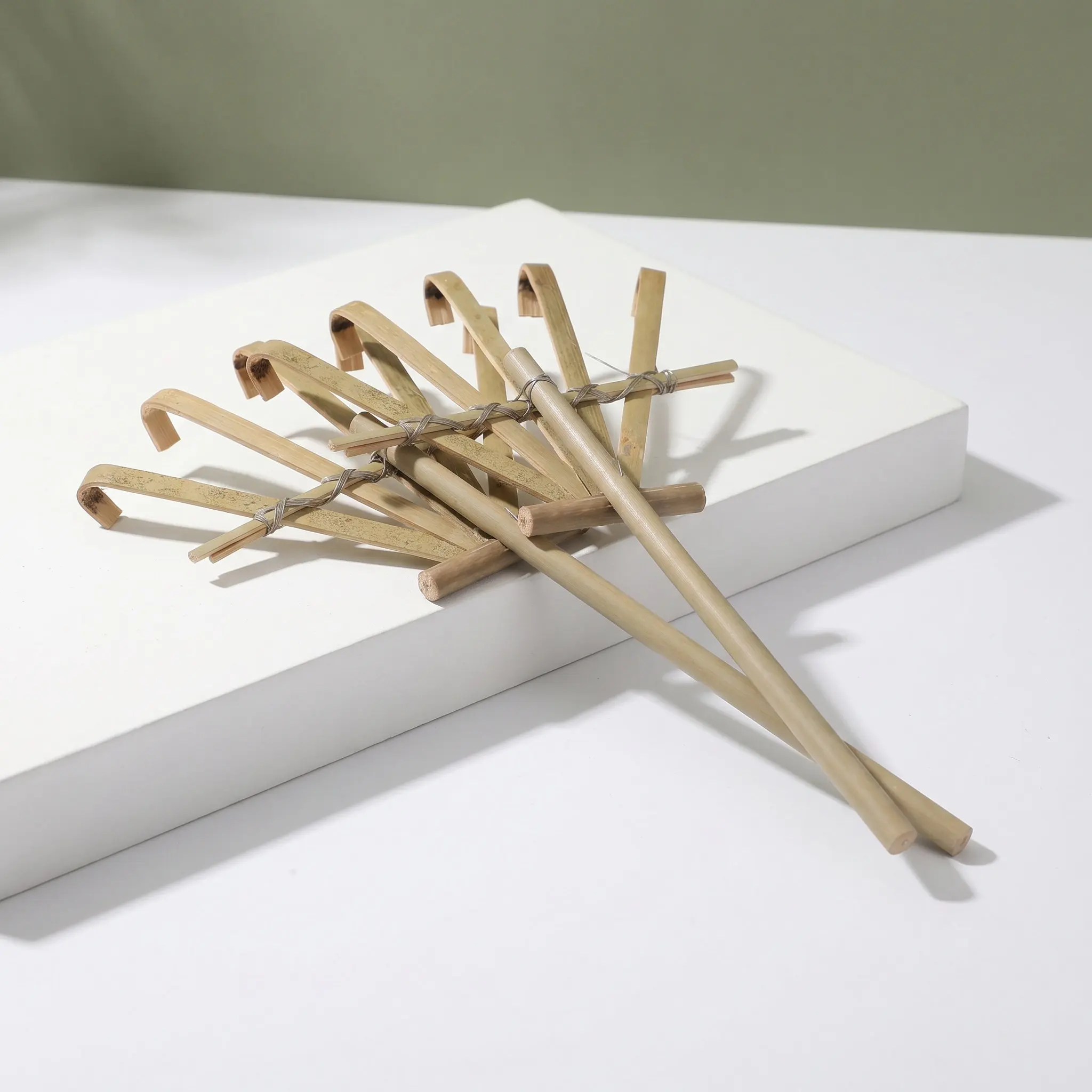 2Pcs Mini Bamboo Handheld Garden Rake Small Leaf Tool for Balcony Potted Plants Yard Lawn Cleanup Potted Plant Rake