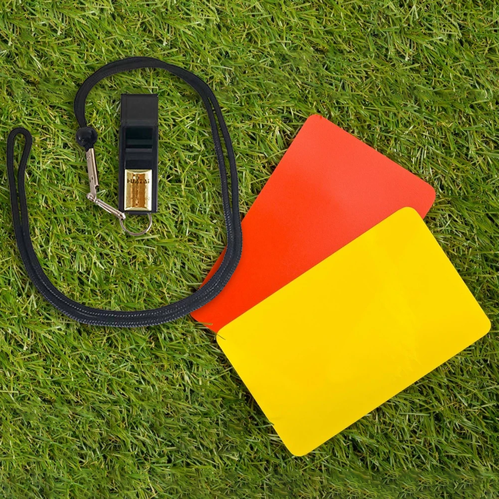 مجموعة بطاقات الحكم صافرة كرة القدم بصوت عالٍ، بطاقات تحذير الحكم المحمولة متعددة الوظائف خفيفة الوزن للعبة المنافسة