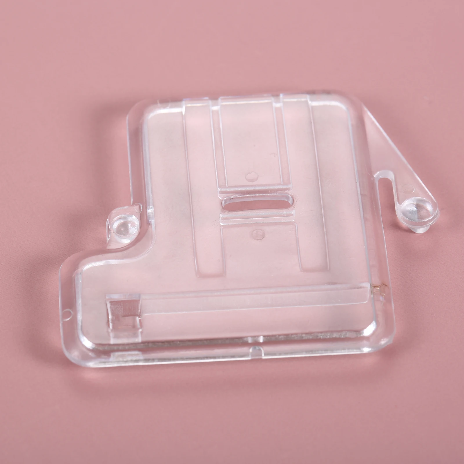 2Pcs Plastic Needle Plate Cover 313117 for Sewing Machine Singer 4528 4613 4212 1802 1812 2005 2440 2500 9824 9828 9832 41*46mm