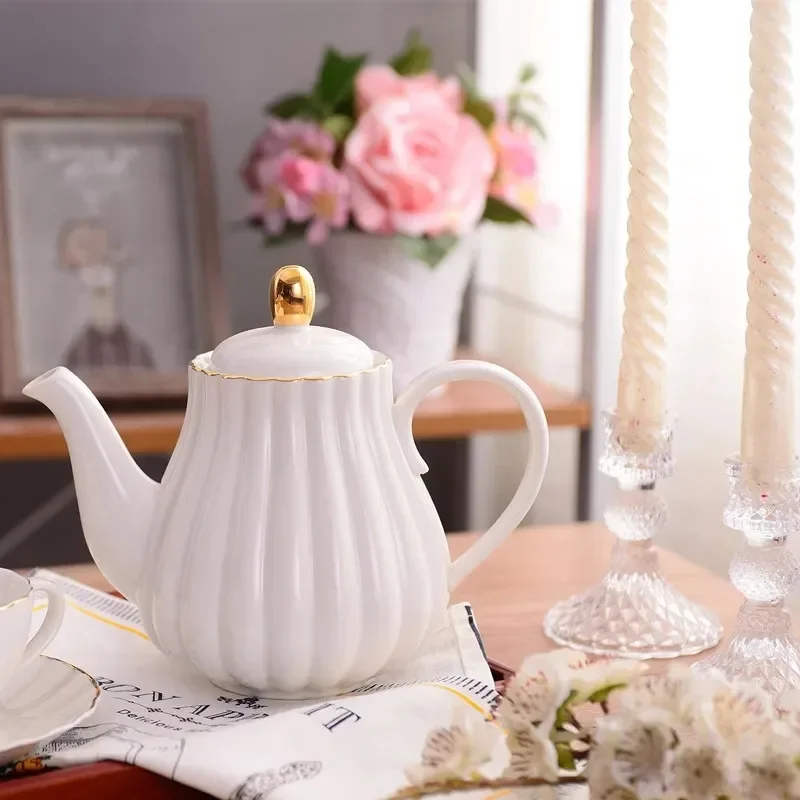 Ceramic Teapot Pumpkin Shape Hand Painted Gold Bone China Teapot With Tea Strainer Elegant Tea Pot Set 1L