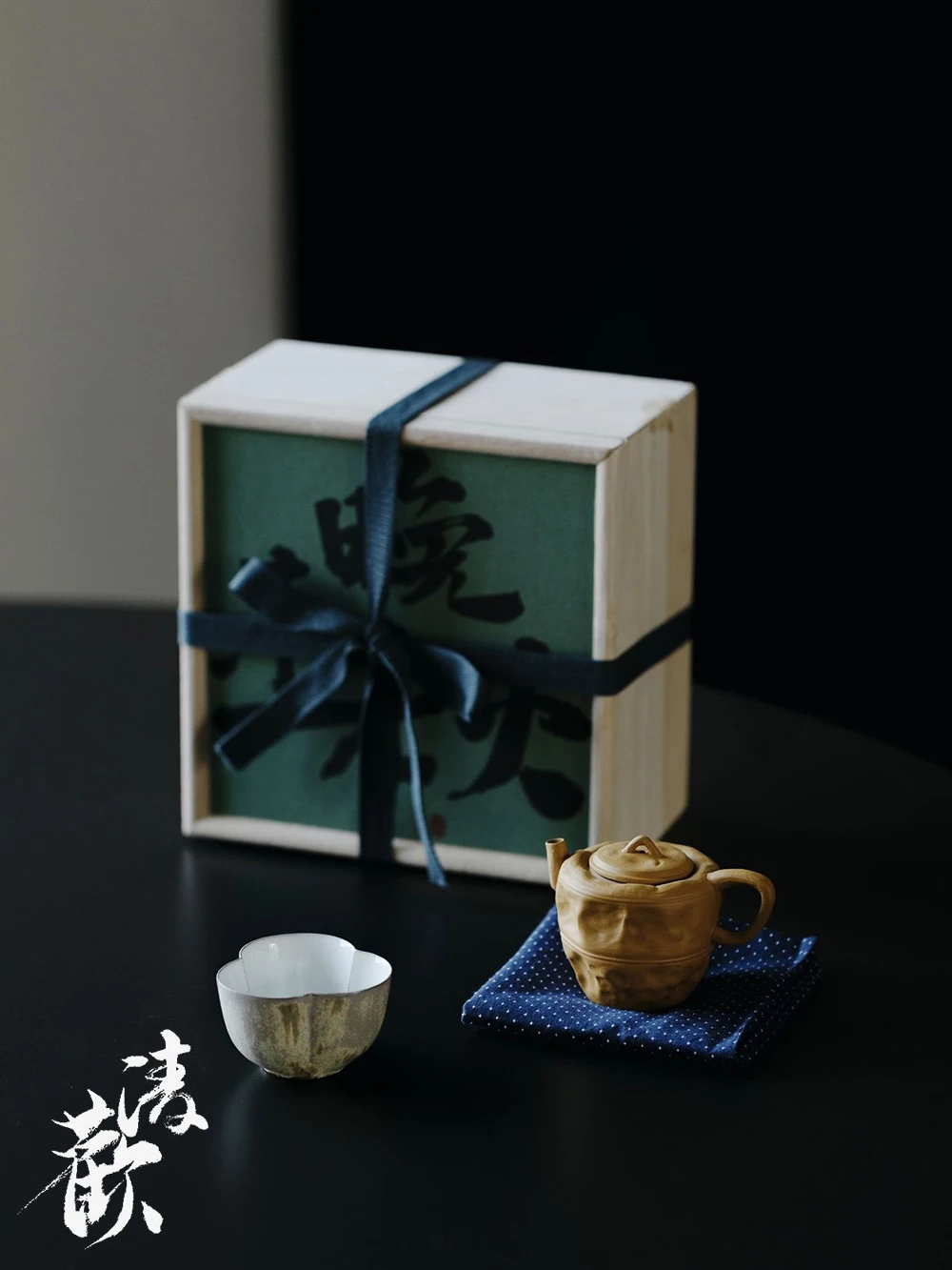 

Chinese Sle Wooden Box Set Gongfu Tea Set for Two People Handmade Clay Tea Pot And Cup Set Japanese Sle Tea Gifts