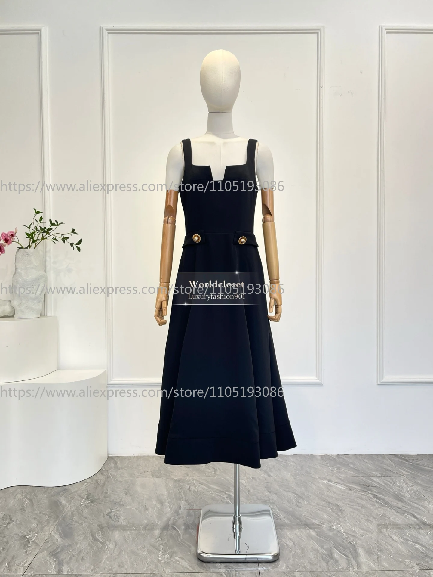 Nuovo Elegante Abito Midi Vintage da Donna 2026, Nero con Spalline Sottili, Scollo Quadrato, Cut-out, Vita Alta e Bottoni Dorati