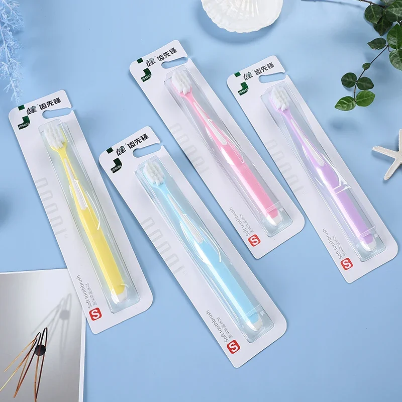 4-мя зубные щетки с мягкой щетиной, маленькая широкая головка, дизайн противоскользящей ручки, чистка полости рта