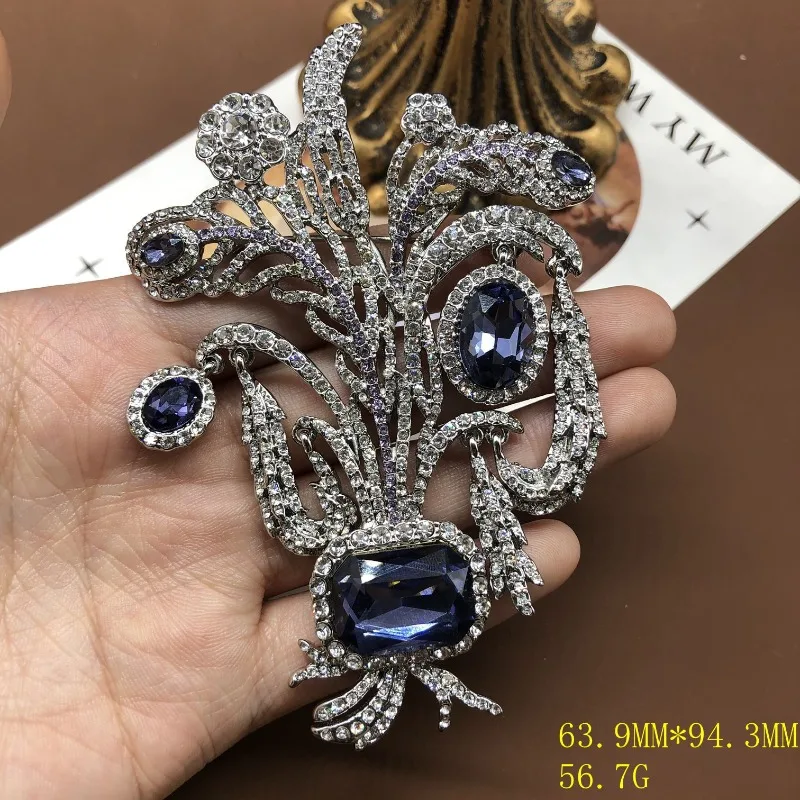 

Medieval Style Slightly Inlaid Zircon Feather Brooch Female Tide Personality Temperament Design Sense Brooch High-end Leaf Fashi