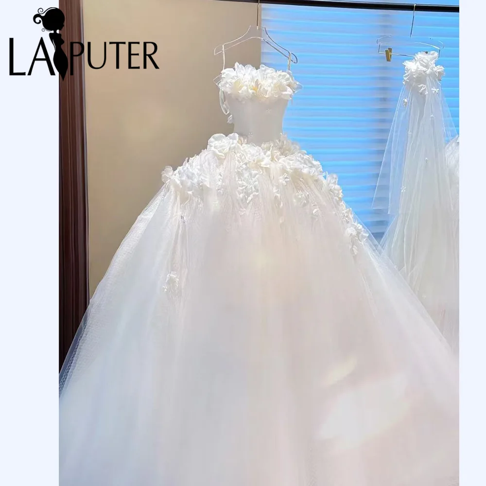 Robe de mariée blanche avec pétales de fleurs, épaules dénudées, robe de mariée bouffante avec pétales de fleurs 3D