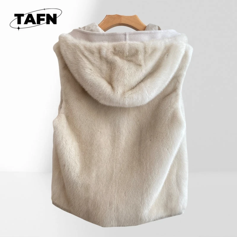 Comfortable Down Vest for Women for Cold Weather Fashion Chic Sleeveless Puffer Vest for Active Women in Cold Weather AK1117