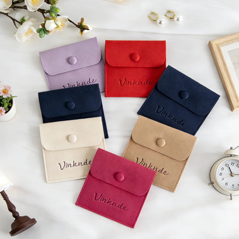 

50 шт./лот, сумки для ювелирных изделий из микрофибры, 8x8 см, сумка с застежкой для хранения, индивидуальный логотип, маленькое кольцо, браслет, серьги, упаковочные мешочки, свадебный подарок