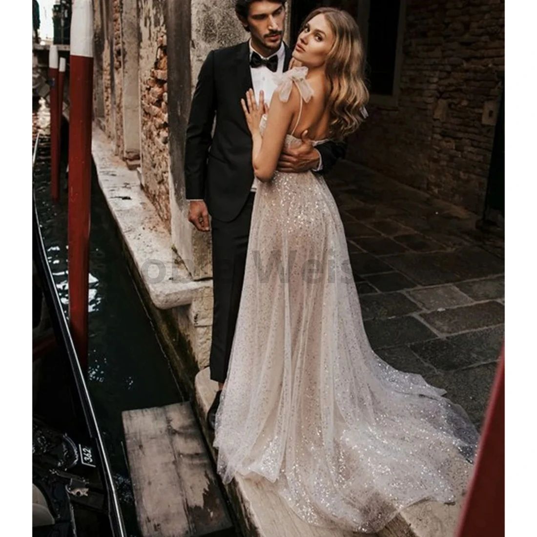 Luxuriöses A-Linien-Hochzeitskleid mit glitzernden Pailletten, ärmellos, glamouröses Brautkleid, individuell anpassbar