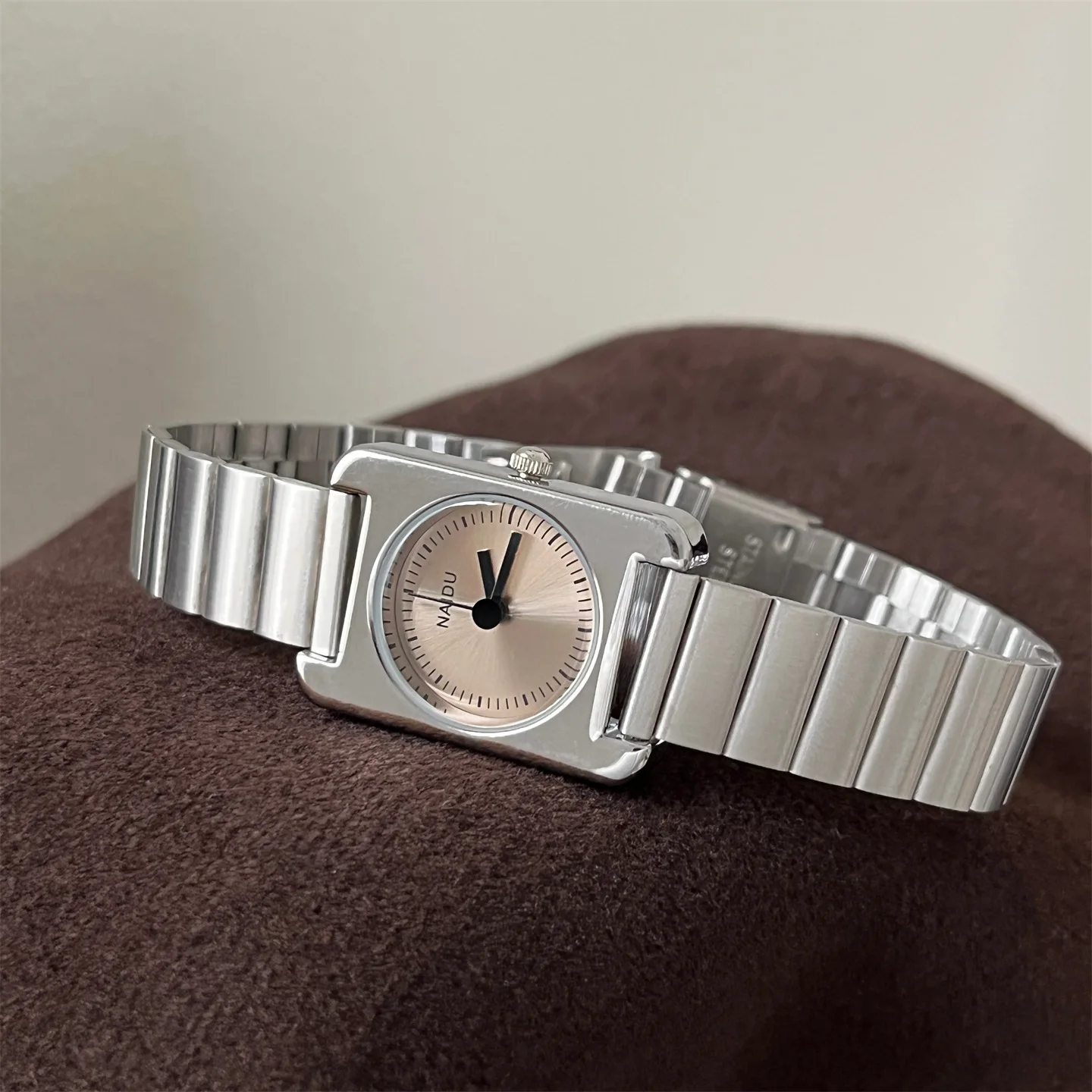 

Minimalist Neutral Style Watch with A High-end Feel, Metal Bamboo Square, Retro Fashion, Trendy, Cool Ins, Couple Ladies' Watch