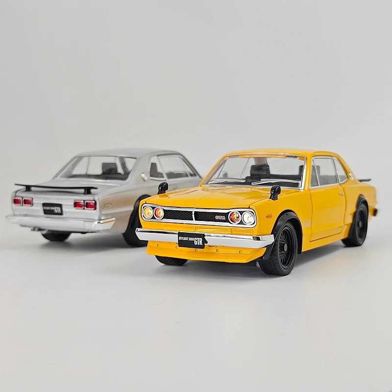 1:22 simulation Nissan GT-R alloy car model, doors can open, supercar returns, sound and light gifts