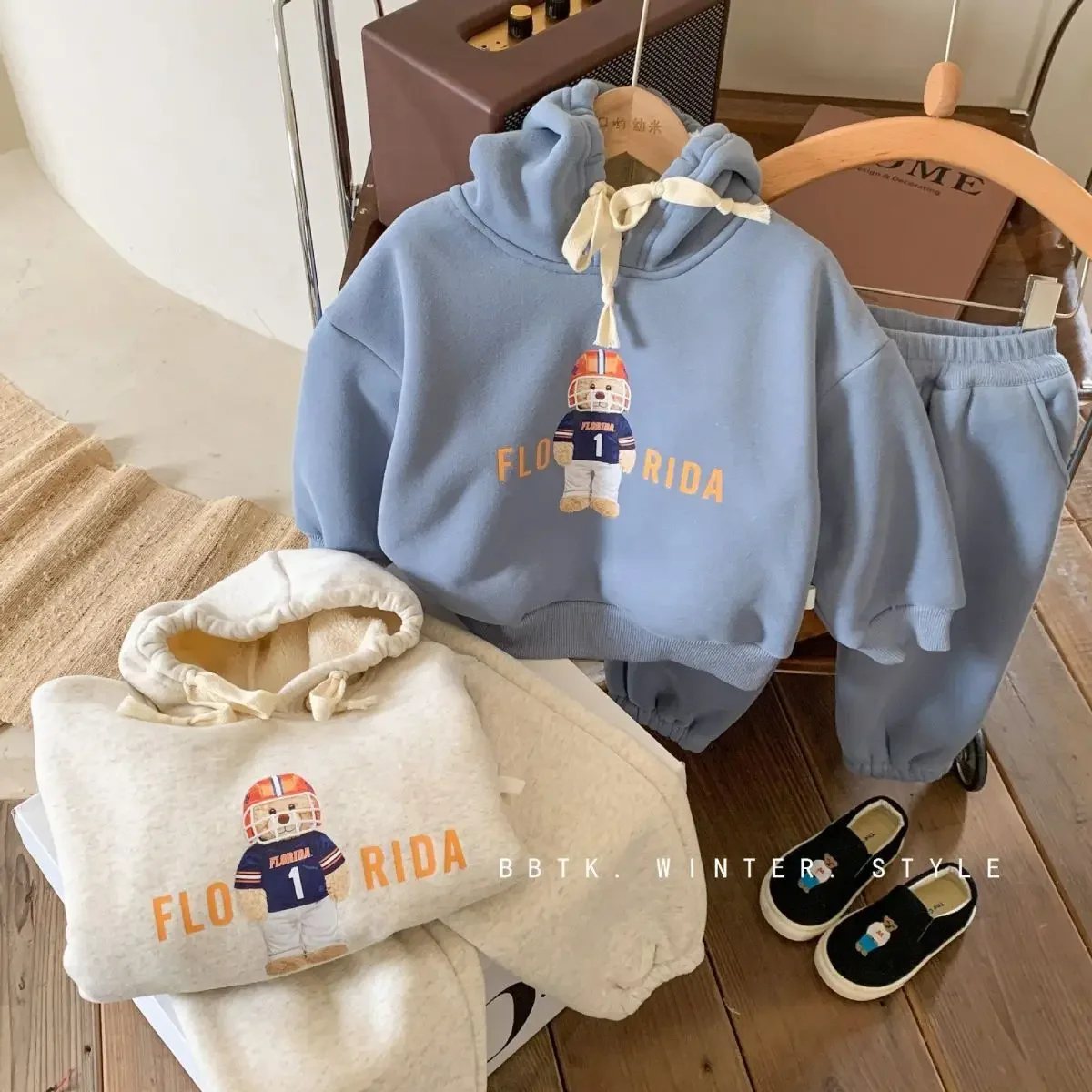 

Children's Set Autumn/Winter New Boys' and Girls' Hooded One Piece Thick Velvet Hoodie and Pants Two Piece Set