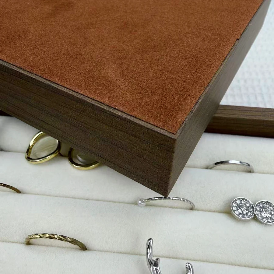 قطعة واحدة، صندوق مجوهرات بنمط خشب الجوز، صينية مجوهرات، مناسبة لتخزين القلائد والخواتم والأقراط والأذن. اللون: بيج