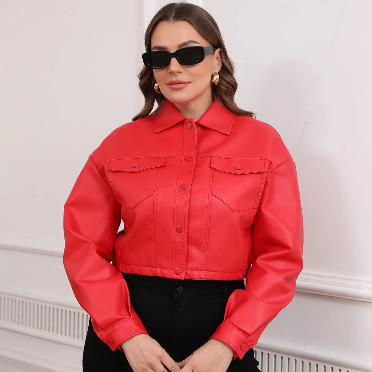 Chaqueta corta de PU de talla grande para mujer, ropa de abrigo de moda de piel sintética con solapa y un solo pecho, suave, duradera, resistente al viento, fácil de combinar