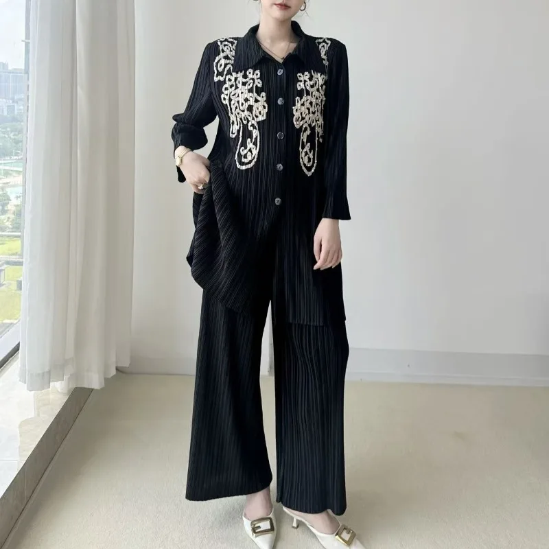 

Miyake 2025 Осень Новый плиссированный кардиган с лацканами и принтом Топ Простые модные широкие брюки с высокой талией Комплект из 2 предметов Европа Америка