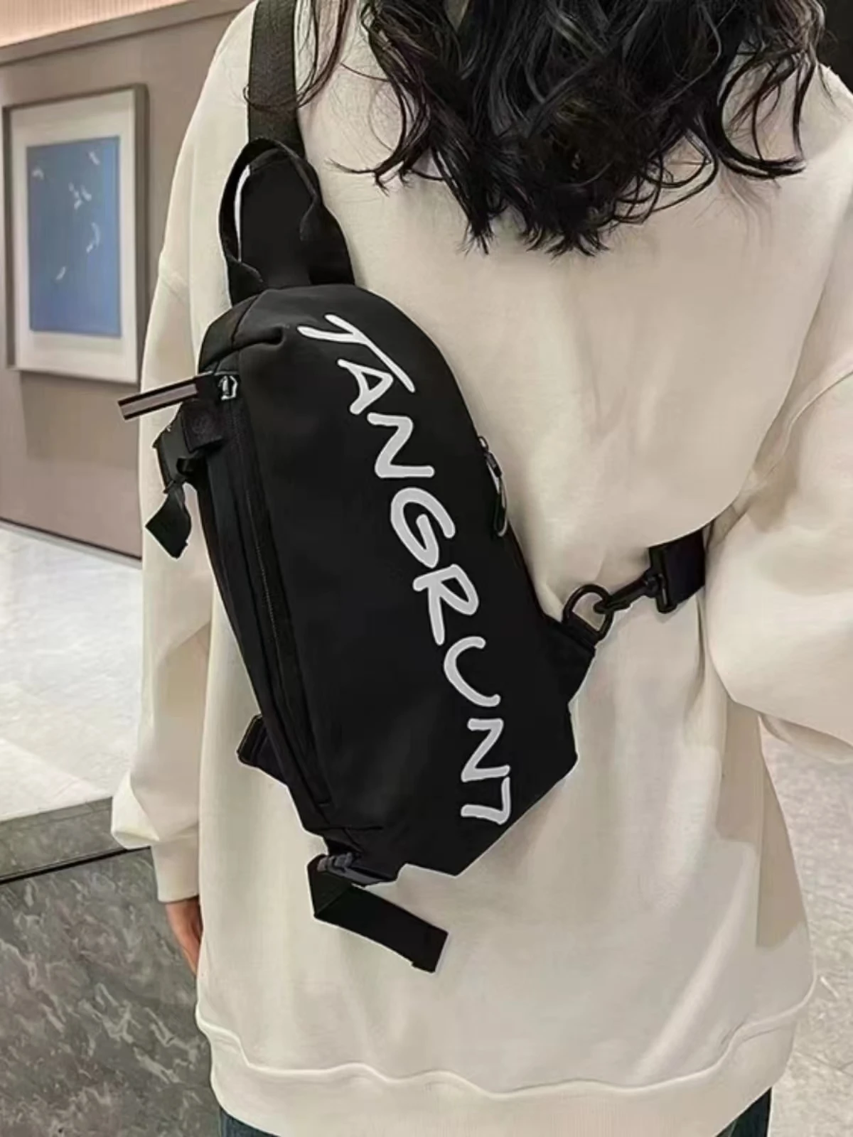 

2024 Autumn Winter Trendy Nylon Chest Bag Fashionable Women Shoulder Bag Sports Leisure Men Crossbody Bag