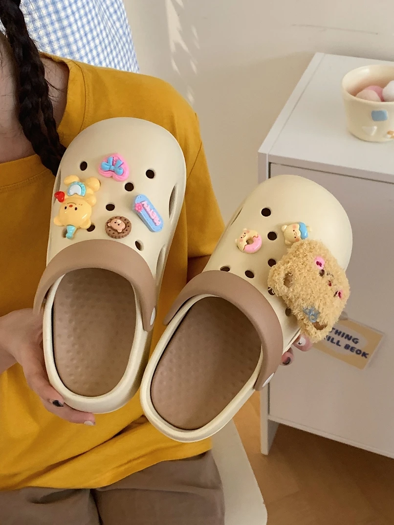 Garden Shoes Women Slippers Plush Teddy Bear DIY Hole Cool Slippers Versatile Anti Slip Beach Shoes Women's Summer Cute Sandals