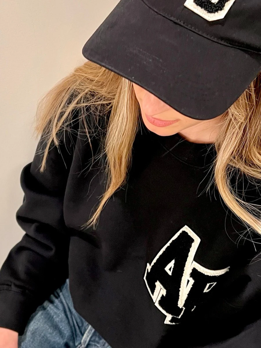 Sudadera negra con letras bordadas para mujer, jersey de manga larga con cuello redondo, ropa de calle a la moda, otoño e invierno, novedad de 2024