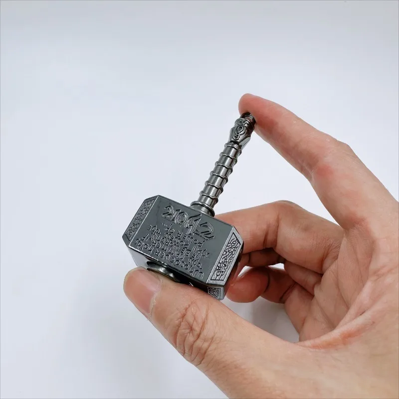 Hammer Fidget Spinner – processus de moulage en alliage métallique, roulement de précision pour une rotation durable, jouet essentiel anti-stress de bureau