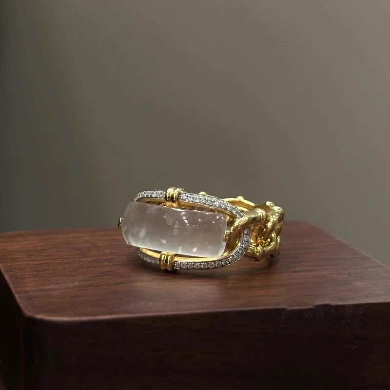 

[Маленький кубик сахара] Средневековое винтажное кольцо с маленьким кубиком сахара, инкрустированное бриллиантами, женское нишевое модное легкое роскошное кольцо высокого класса