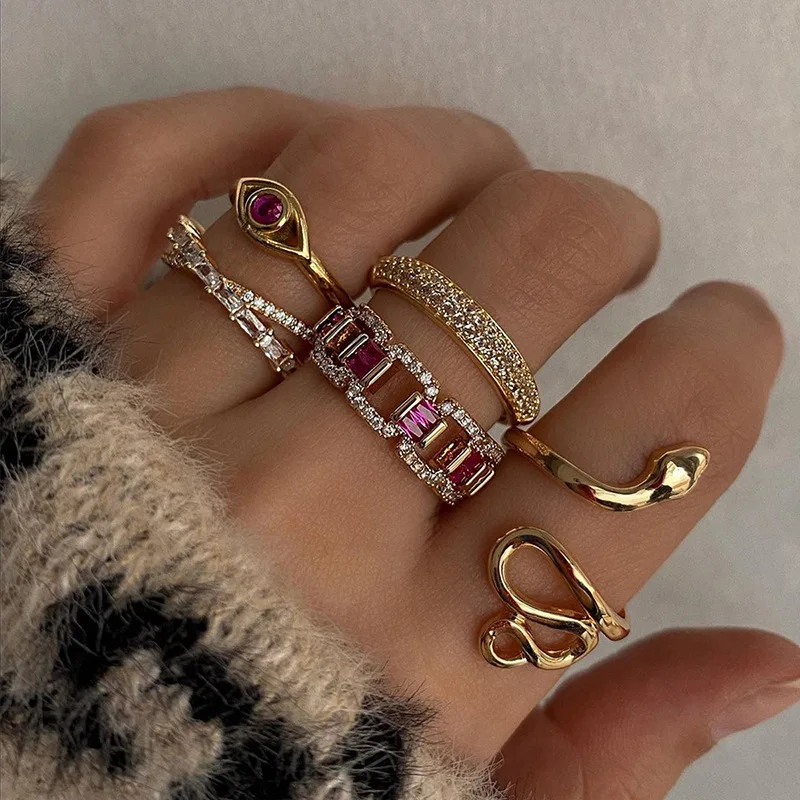 

5-Piece Exaggerated Snake Ring Set - Vintage Alloy Stackable Rings Rhinestones, Gothic Boho Jewelry for Women, Unique Gift Idea