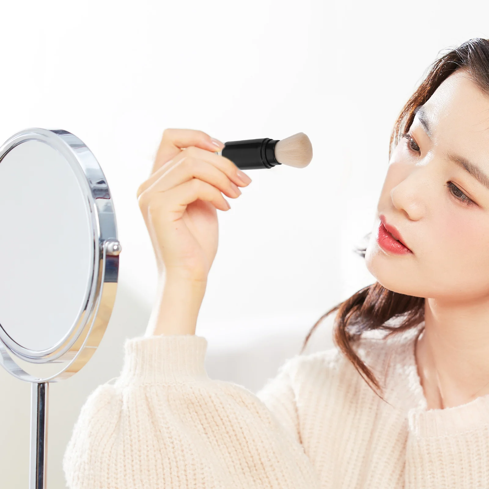 فرشاة مكياج محمولة لموزع البودرة للوجه وكريم الأساس وأحمر الخدود وتسليط الضوء على تصميم السفر المدمج مع أداة تويست المقبض #1