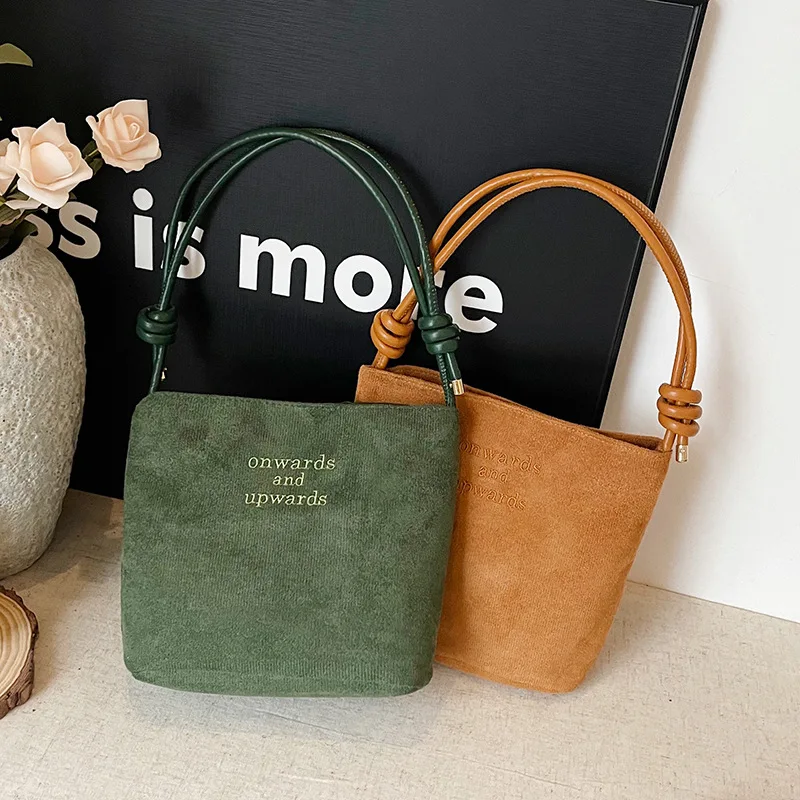 Women's Bag Fall/Winter Retro Sheepskin Velvet Handbag Trendy Crossbody Bag Super Popular Single Shoulder Bucket Bag