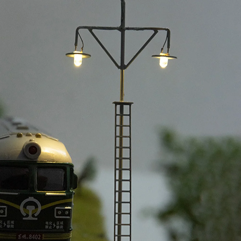 

2 Pcs Silver 1:87 Scale Miniature Railroad Light Model ABS Metal Sand Table nament White LED Train Signal Lamp Decorative