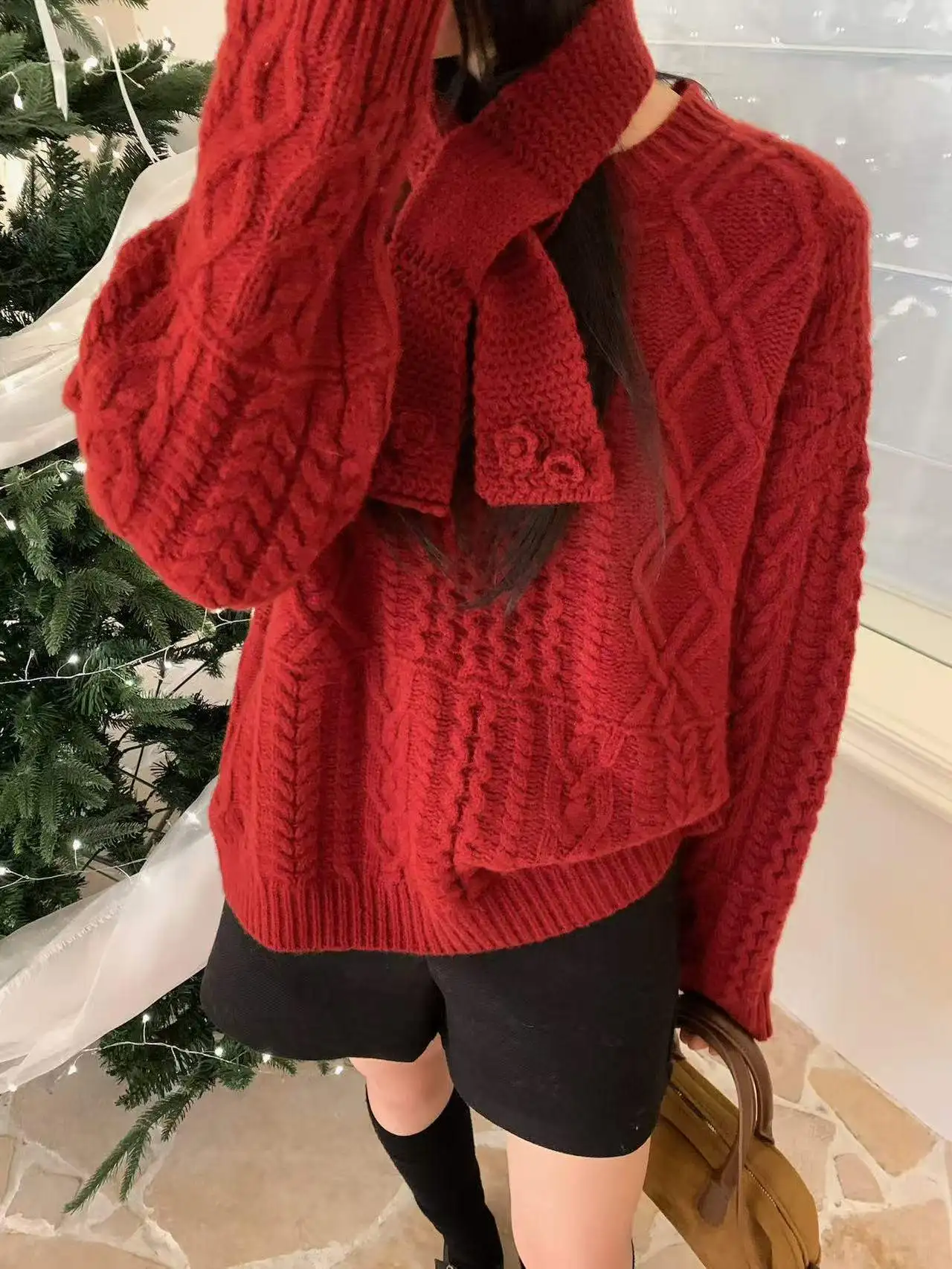 

Свободный вязаный свитер, корейский Sle Faionable Twist Design, утягивающий шарф с цветочным принтом на крючках, осень-зима, универсальный женский топ