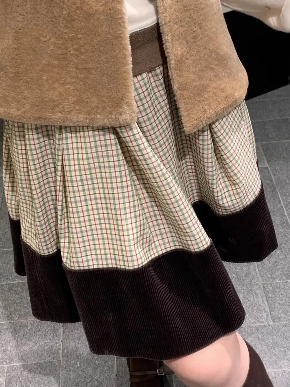 Falda corta plisada con bloques de color Island para mujer, falda de medio cuerpo de ajuste limpio tipo H, manga murciéla...