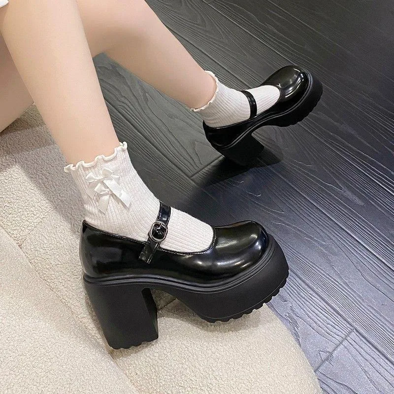 Białe bardzo wysokie obcasy Mary Jane Buty dla kobiet Skóra lakierowana Chunky Platforma Czółenka Kobieta Gothic Buckle Strap Lolita Shoes