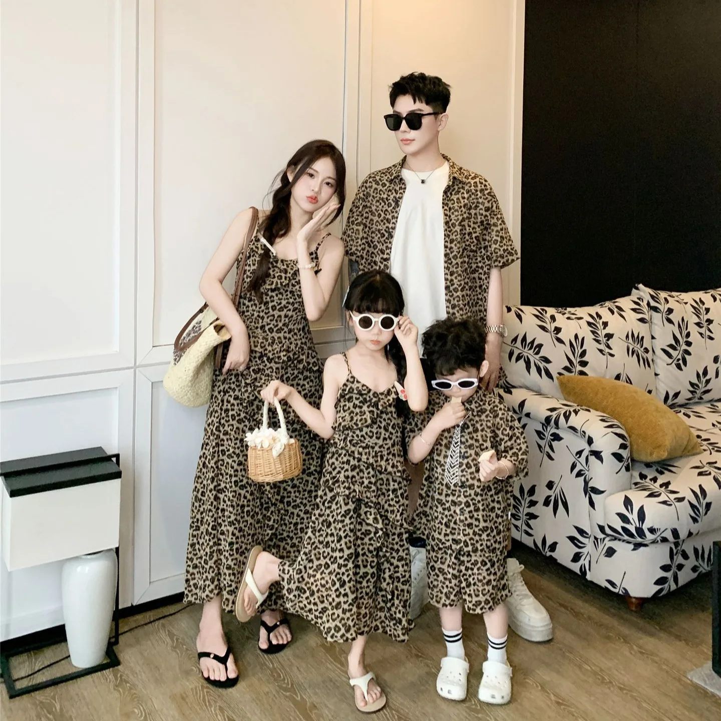Beach Vacation Family Matching Outfits Mom Daughter Leopard Cami Dress Father Son Shirt Set Couple Korean Style Holiday Clothes