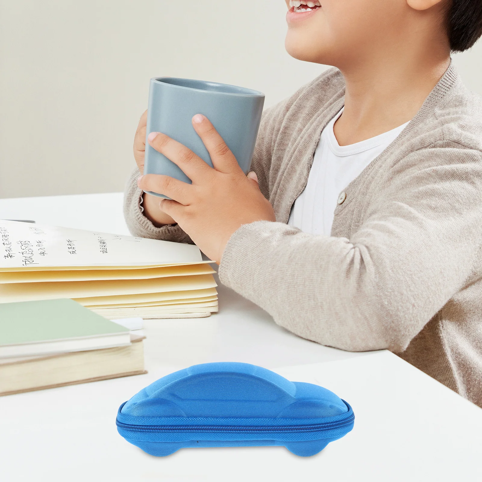 

Kids Car Shaped Glasses Case Cute Protective Hard Shell Lightweight Eyewear Holder Sunglasses Storage Box for Boys Girls