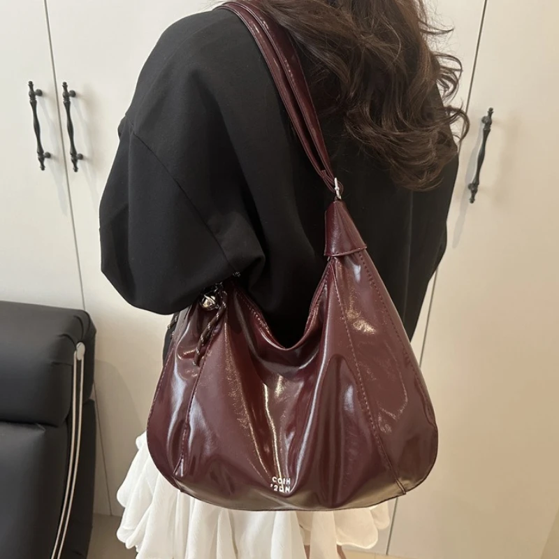 Leisure Commuting Large Capacity Bag for Women, New Fashionable and Versatile Single Shoulder Crossbody Loose Tote Bags view 6