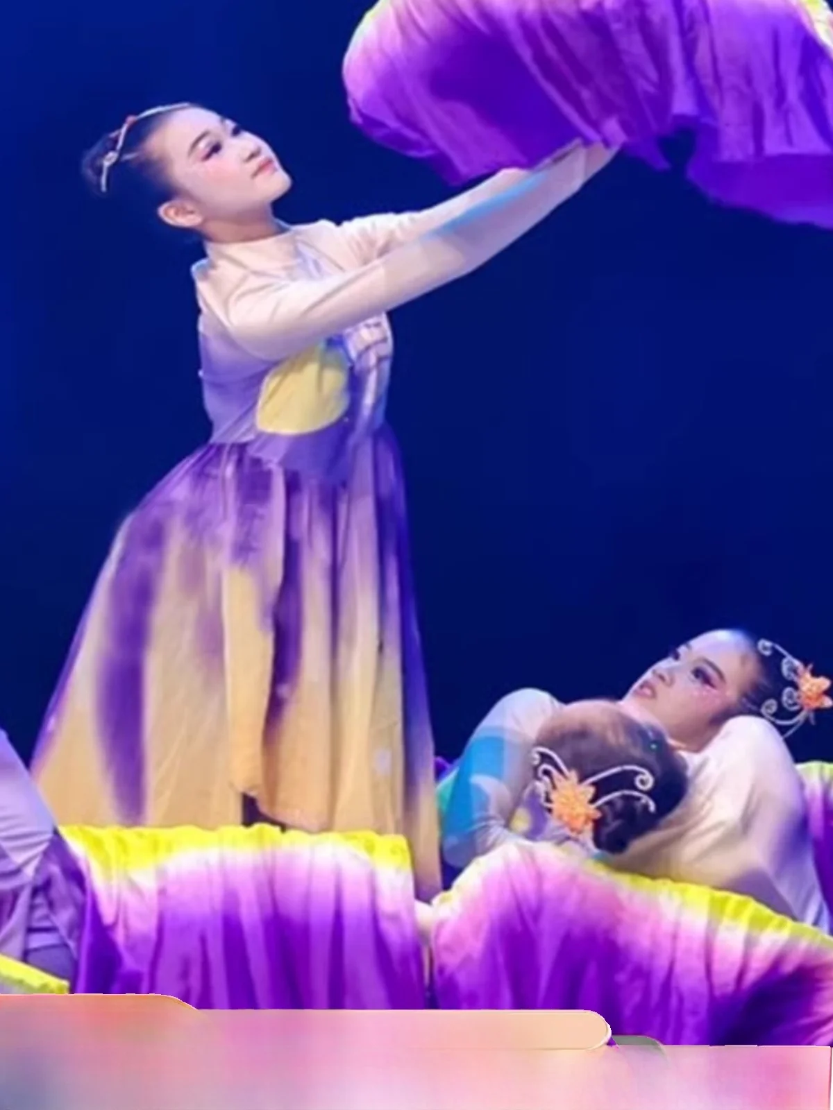 

New Children's Classical Dance Performance Costume Elegant Fan Dance Eighteen Dream Fly Wind Dance Show