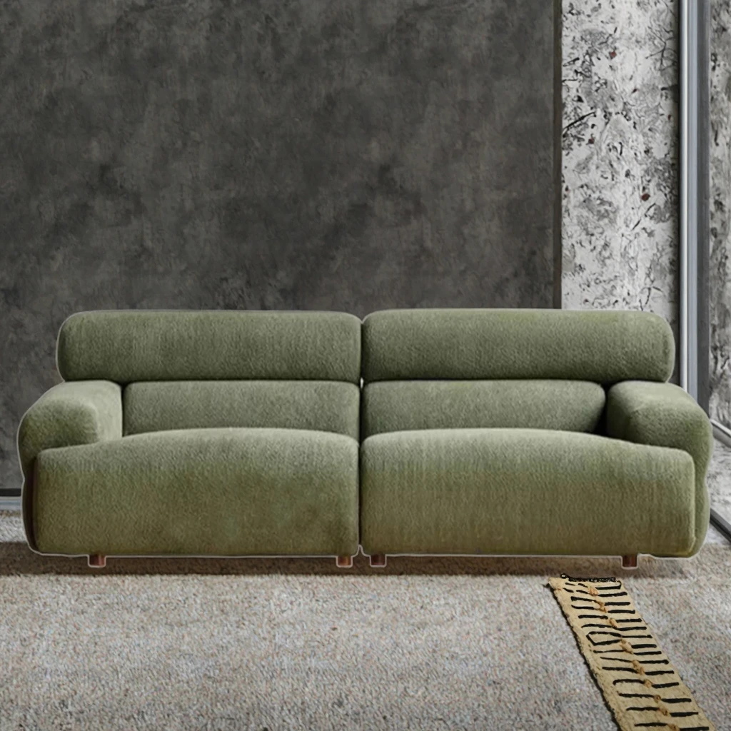 レトロなリビングルーム、小さなアパート、3人掛けストレートソファ、布製豆腐ブロック