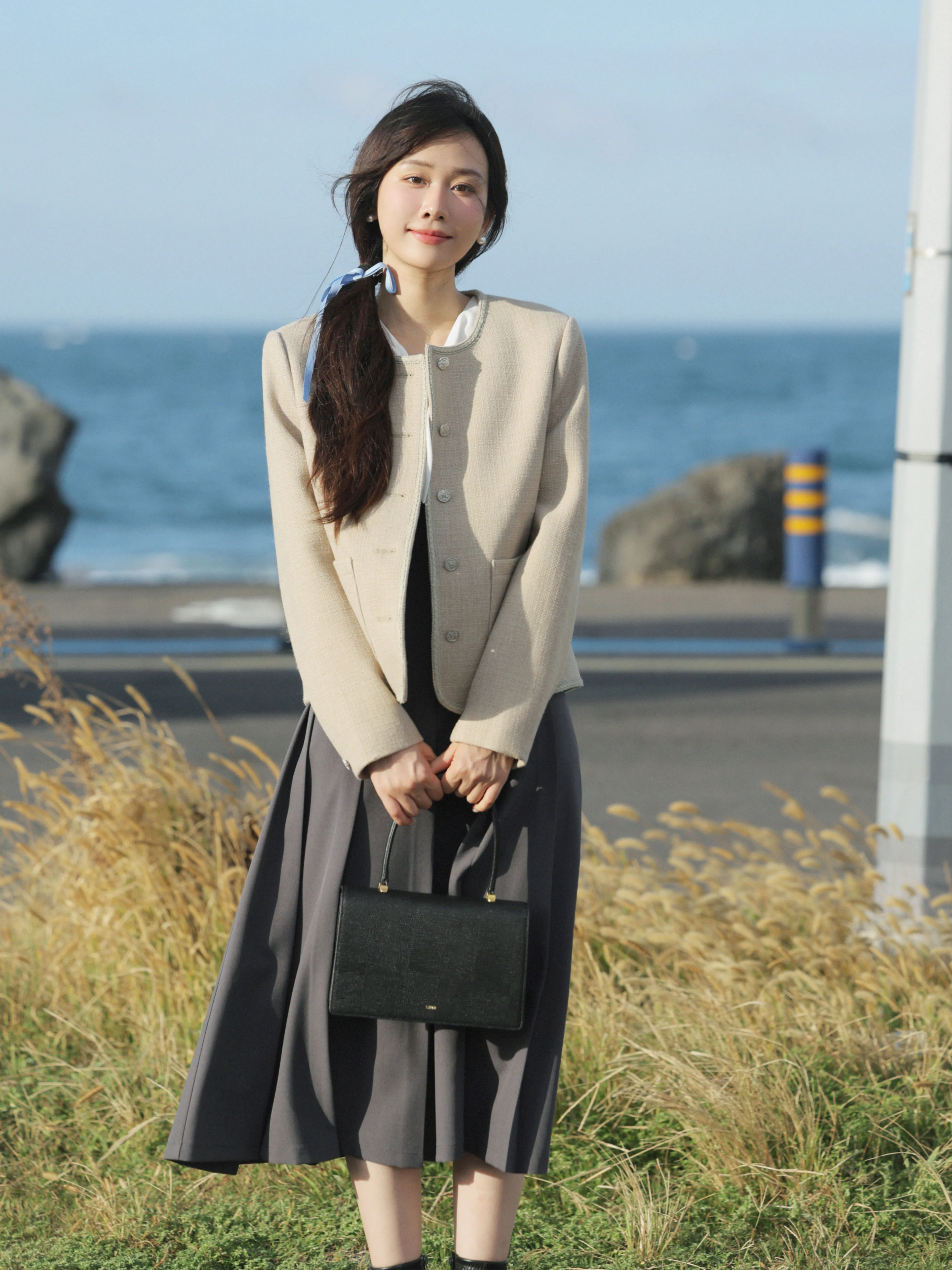 Elegant Tweed Cropped Jacket women Lady Spring Chic Round Neck Short Coat Textured Casual Outerwear French Style Daily Wear