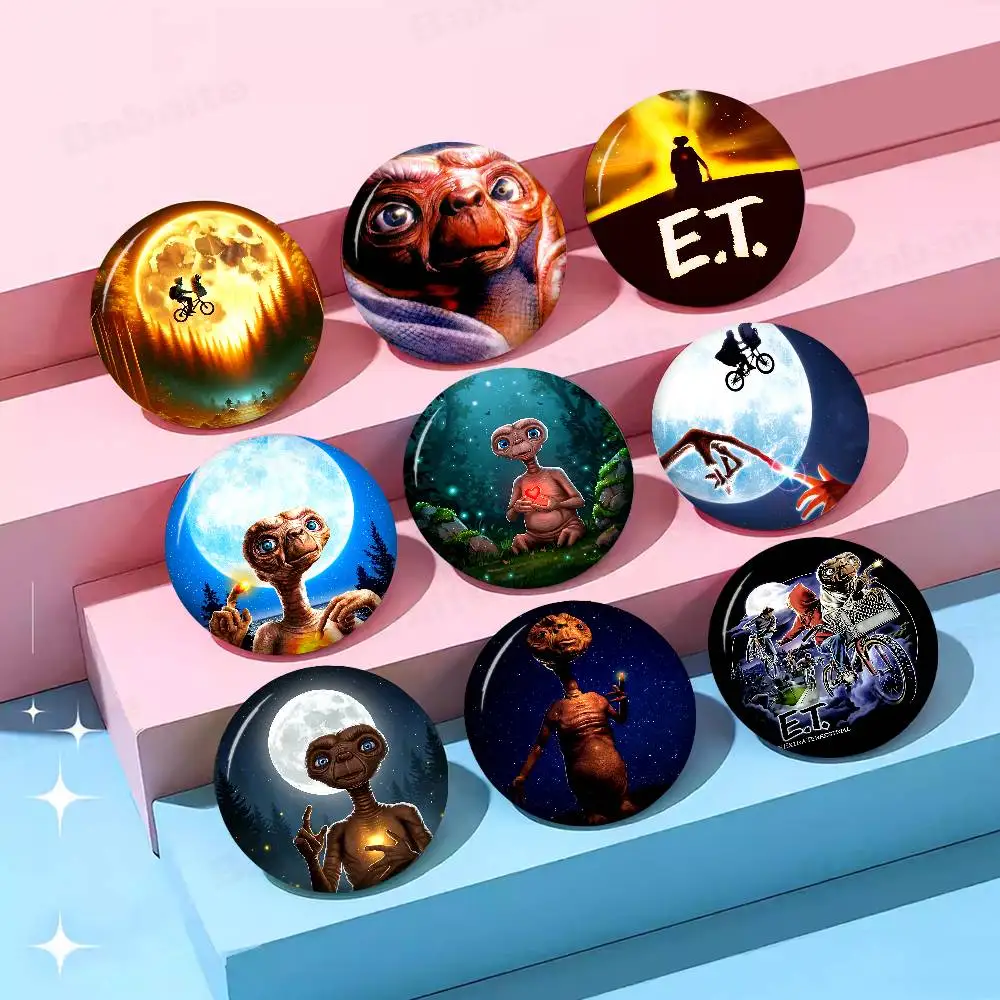 E.T. The Extra-Terrestrial Movie New  Brooches Soft Button Pin Funny Silly Gnarpy on A Skateboard Meme Badge Gamer Collection