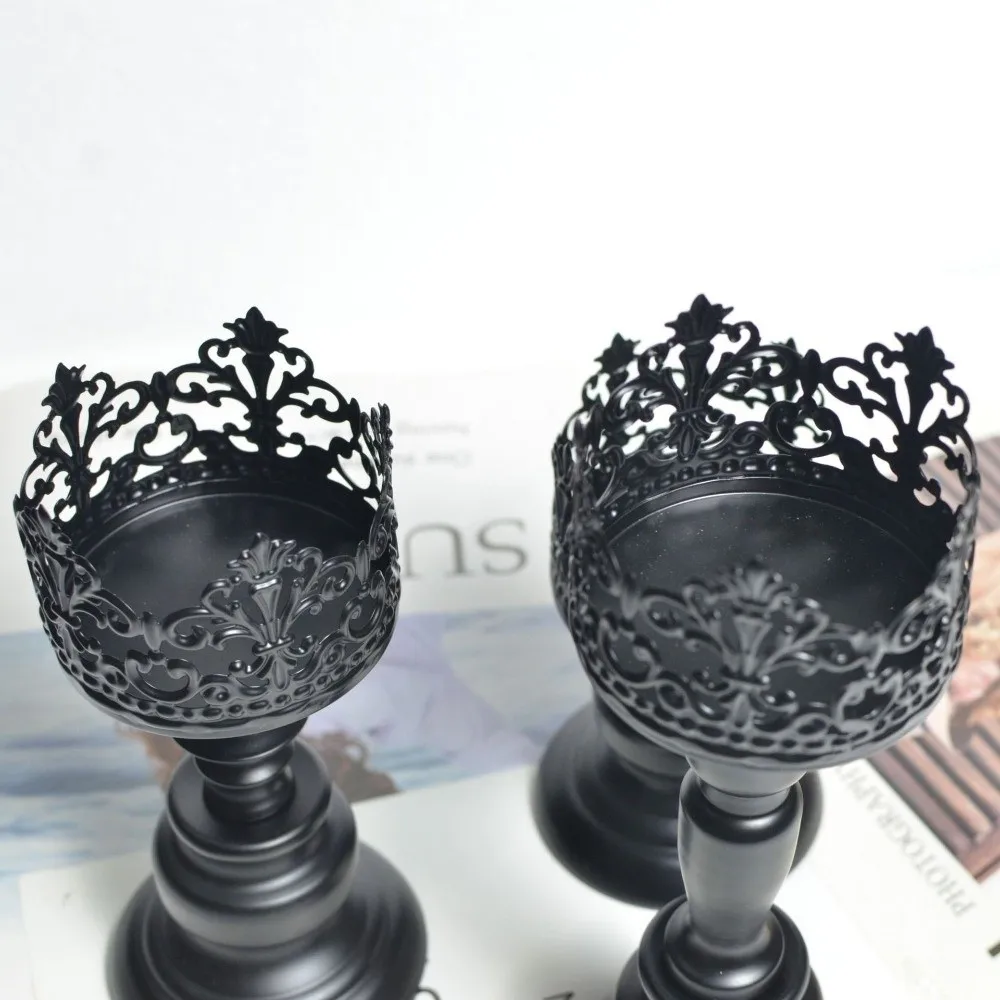 Retro Tabletop Candle Holders Metal and Iron with Openwork Pattern Home Restaurants Decoration Candle Stand Europe Wedding