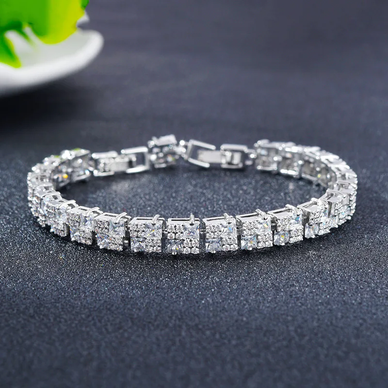

HIBRIDE Dazzling sliver color stereo Gorgeous Twinkle Bracelet Womens Everyday Dress Decorative Jewelry Wedding Party Gift B232