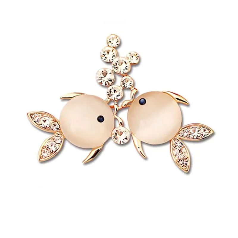 Fashion Rhinestone Fish Brooches Cute Cat\'s Eye Stones Pisces Animal Brooch Pins Accessories Sweater Dress Buckle Corsage Gifts