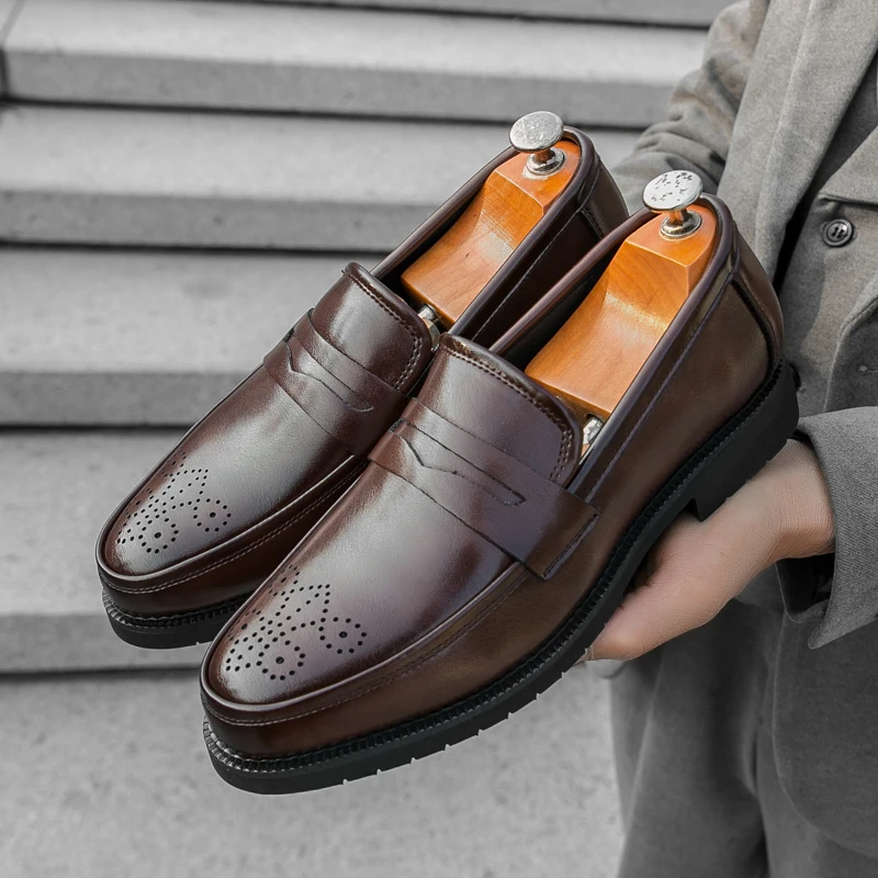 2025 Autunno Nuove scarpe in pelle transfrontaliere per uomo Casual One Step Stepping British Business Formale Set di grandi dimensioni in pelle Sho