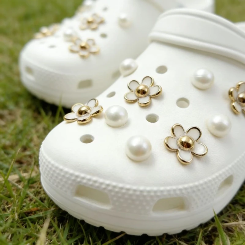 18PCS 3D Cute Daisies Pearl Shoe Charms Set Slide Sandals Clogs DIY Decoration Shoe Buckle Pins Accessory Gift